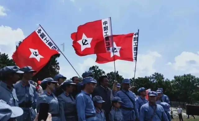 三人游玩黄河被困“孤岛” 3小时,消防出动皮划艇救人